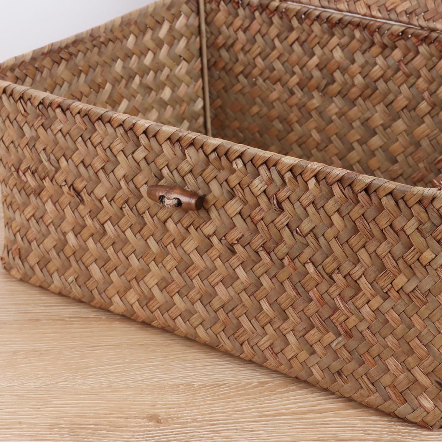 FEILANDUO Wicker Shelf Baskets with Lid 1